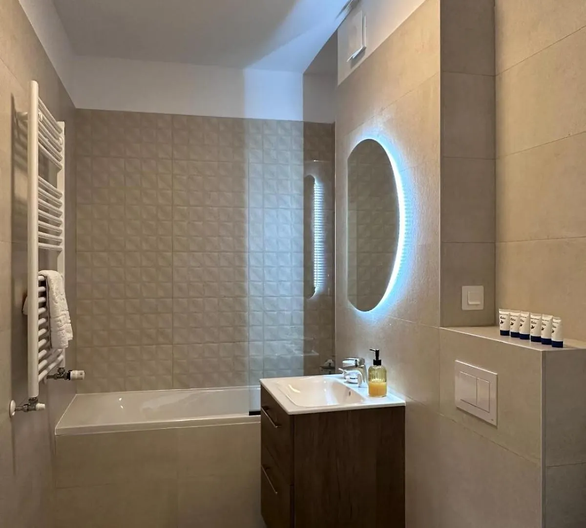 Ela Cotroceni Residence - Self Check In & Free Parking Bucharest 0*,  Romania